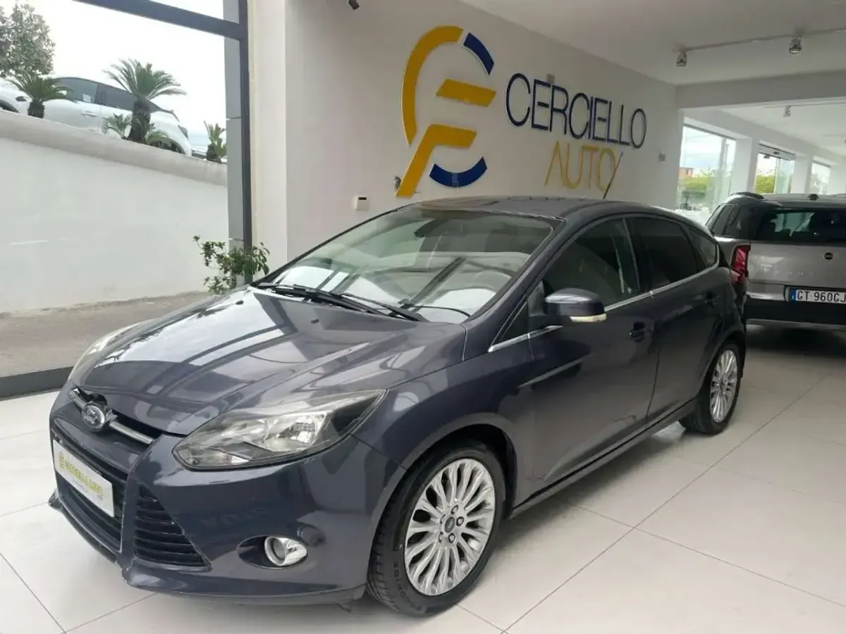 Begagnad Ford Focus 109 HK (80 kW) 2011 Blå Sedan