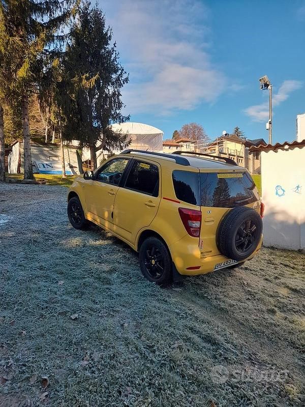 Usata Daihatsu Terios 2006 Giallo SUV