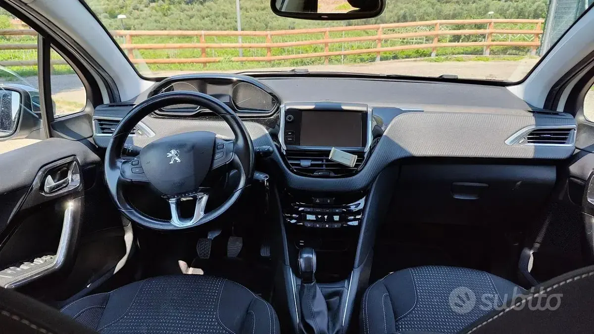 Usata Peugeot 208 Allure 82 CV (60 kW) 2016 Bianco Utilitaria