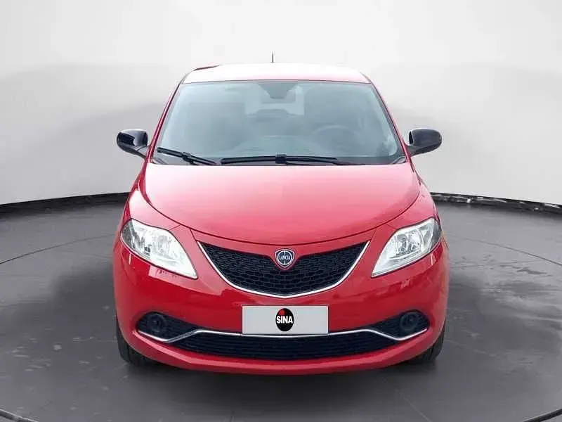 Usata Lancia Ypsilon Silver 69 CV (50 kW) 2017 Rosso Utilitaria