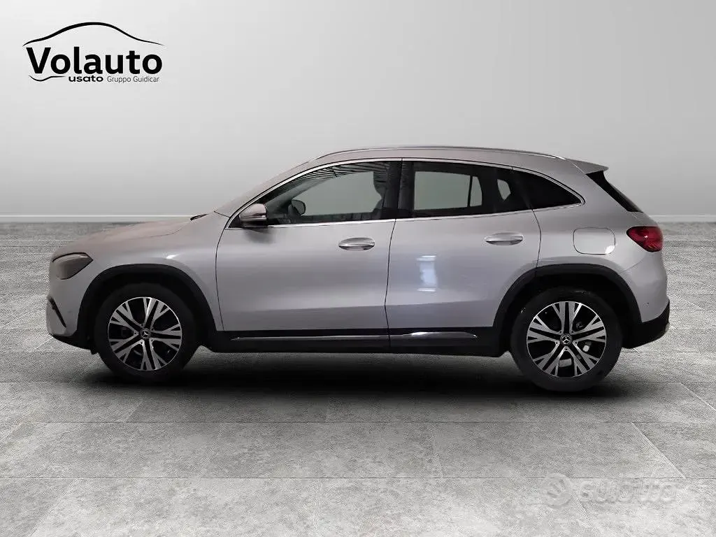 Usata Mercedes GLA180 Advanced 116 CV (85 kW) 2025 Argento SUV