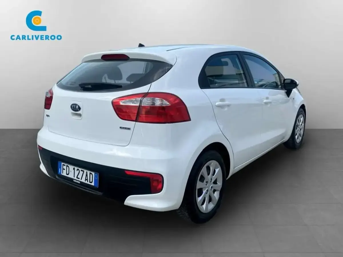 Usata Kia Rio 75 CV (55 kW) 2016 Bianco Utilitaria