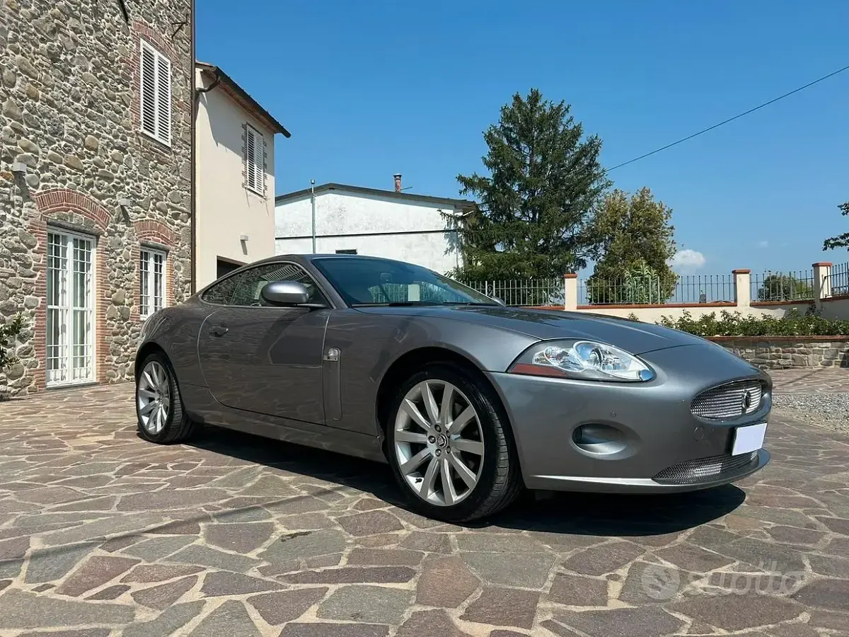 Usata Jaguar XK 256 CV (188 kW) 2008 Grigio Coupé