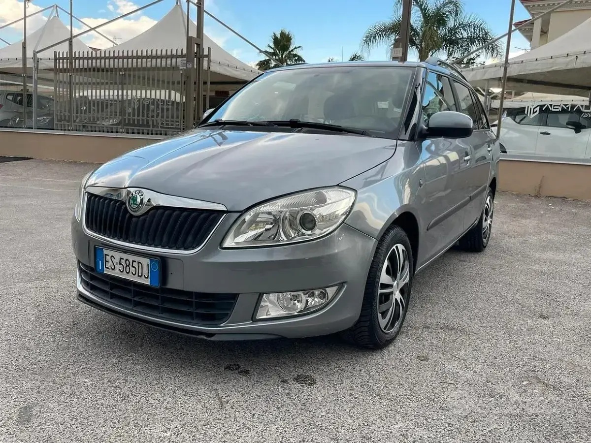Usata Skoda Fabia Ambition 90 CV (66 kW) 2013 Grigio Berlina