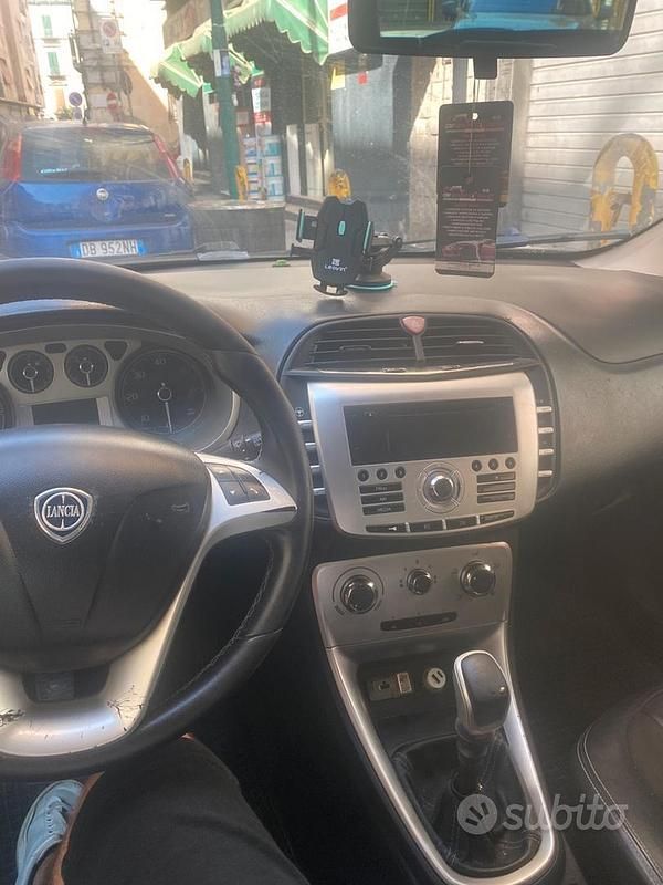 Usata Lancia Delta 120 CV (88 kW) 2010 Nero Utilitaria