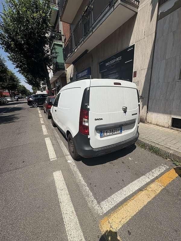 Usata Dacia Dokker Ambiance 90 CV (66 kW) 2015 Monovolume