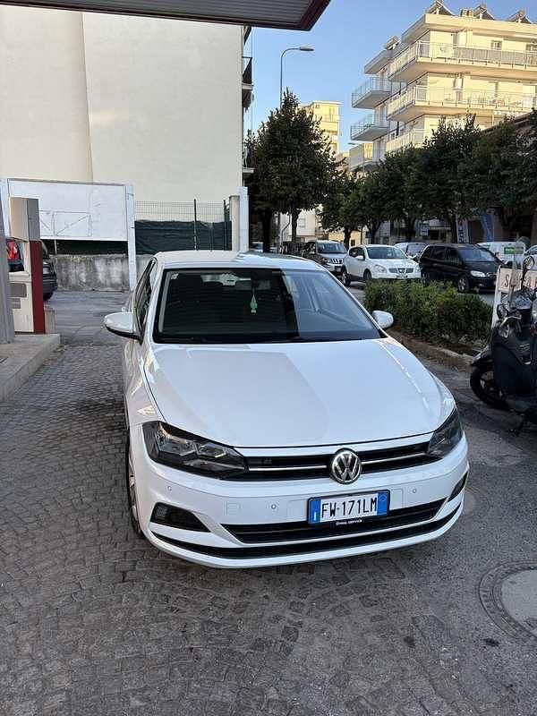 Usata 2019 VW Polo Comfortline Tre volumi | 13.000 € (Buon prezzo) - Immagine 1/4