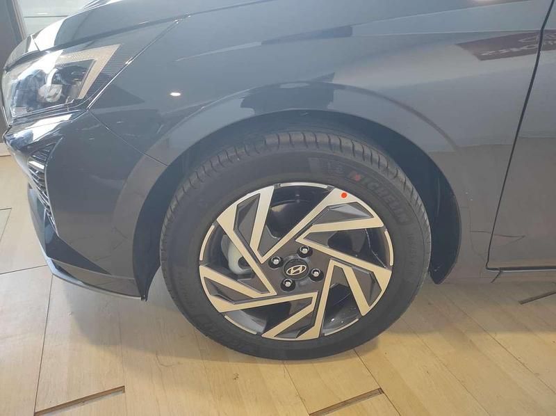 Usata Hyundai i20 101 CV (74 kW) 2023 Verde Utilitaria