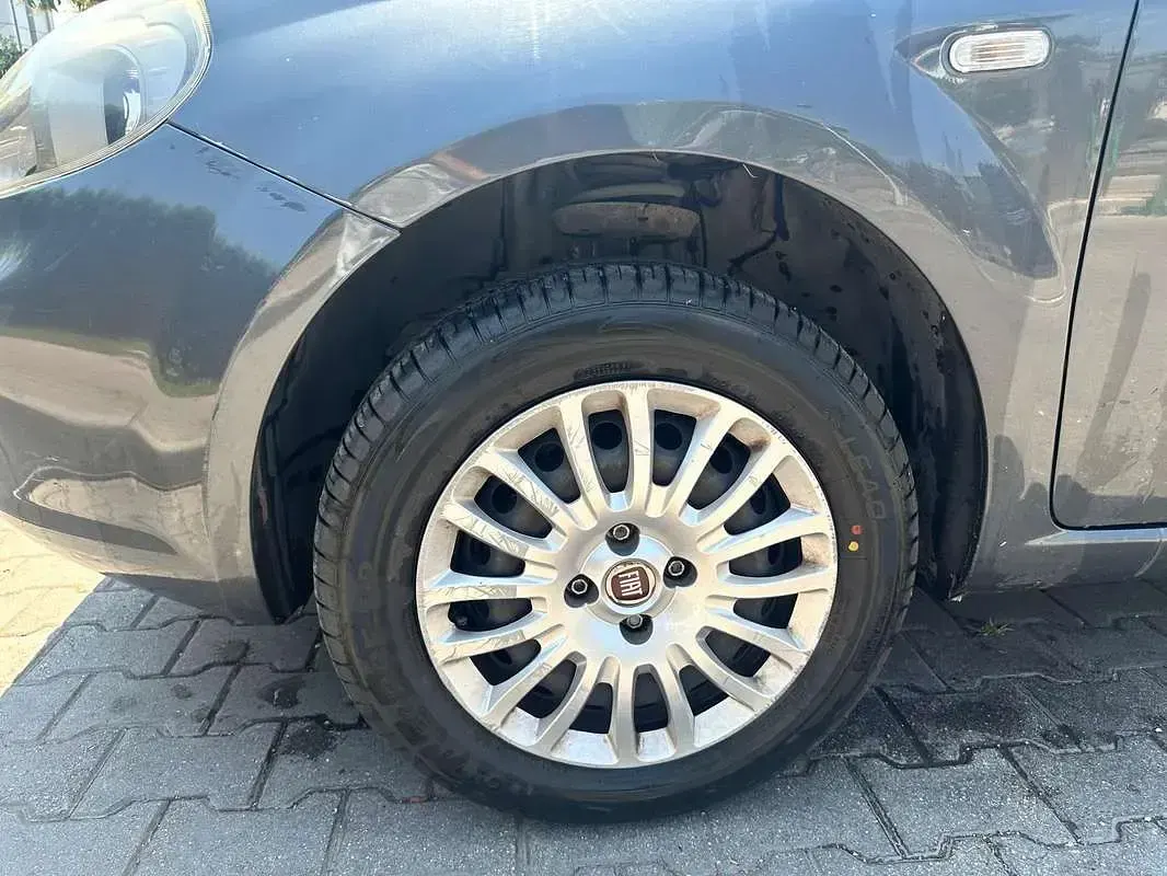 Usata Fiat Punto 77 CV (56 kW) 2014 Grigio Utilitaria