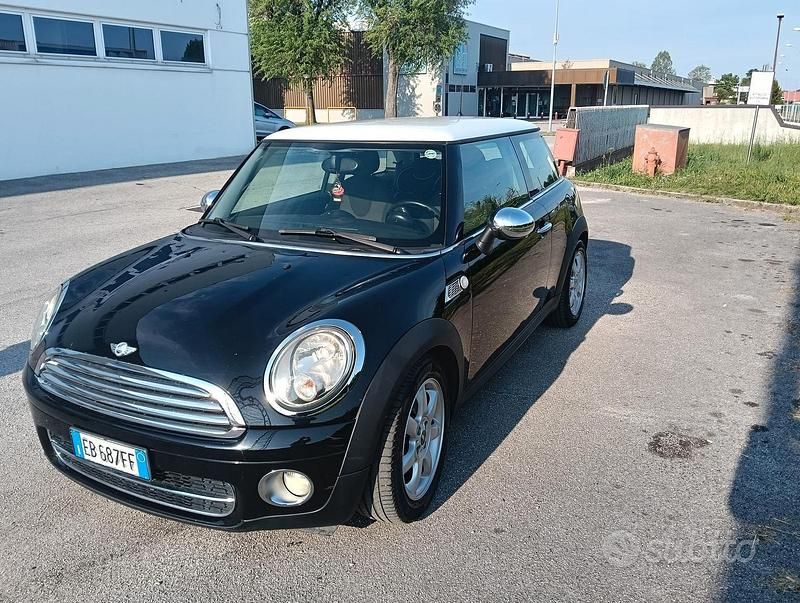 Usata Mini Cooper 112 CV (82 kW) 2010 Nero Utilitaria