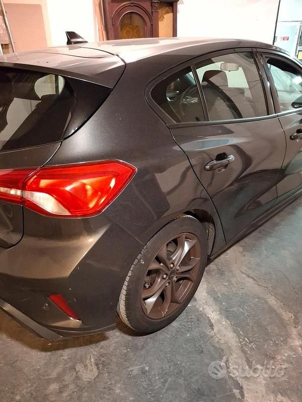 Usata Ford Focus ST-Line 150 CV (110 kW) 2018 Grigio Berlina