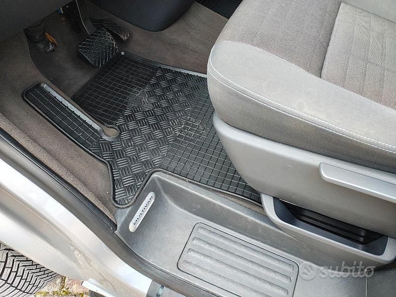 Usata VW Multivan 174 CV (127 kW) 2008 Grigio Furgone