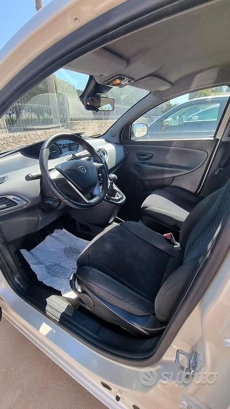 Usata Lancia Ypsilon 2014 Bianco Utilitaria