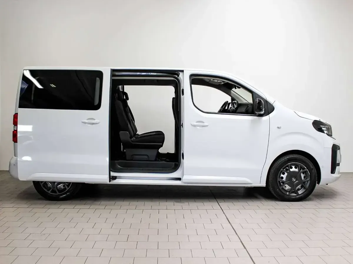 Usata Opel Zafira Life 177 CV (130 kW) 2024 Bianco Monovolume