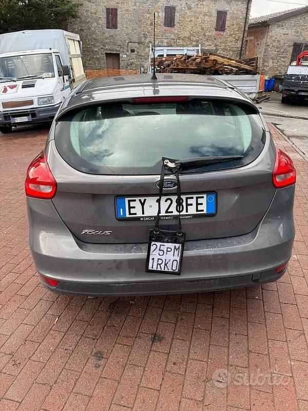 Usata Ford Focus 95 CV (69 kW) 2015 Grigio Berlina
