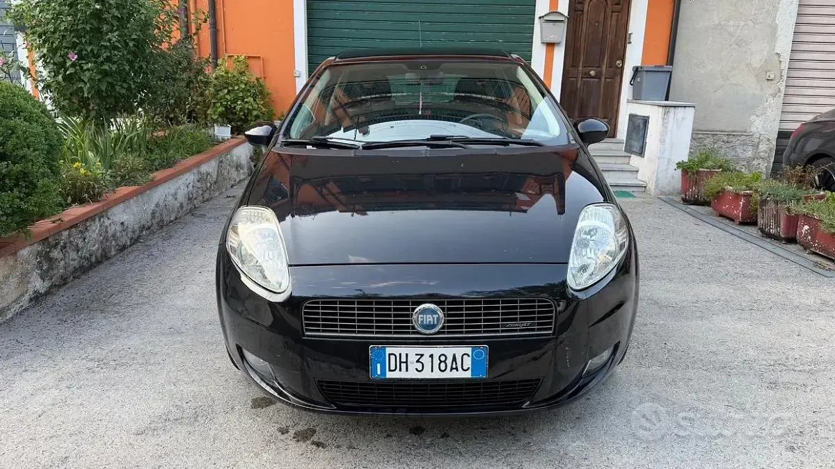 Usata Fiat Grande Punto Emotion 95 CV (69 kW) 2007 Nero Utilitaria