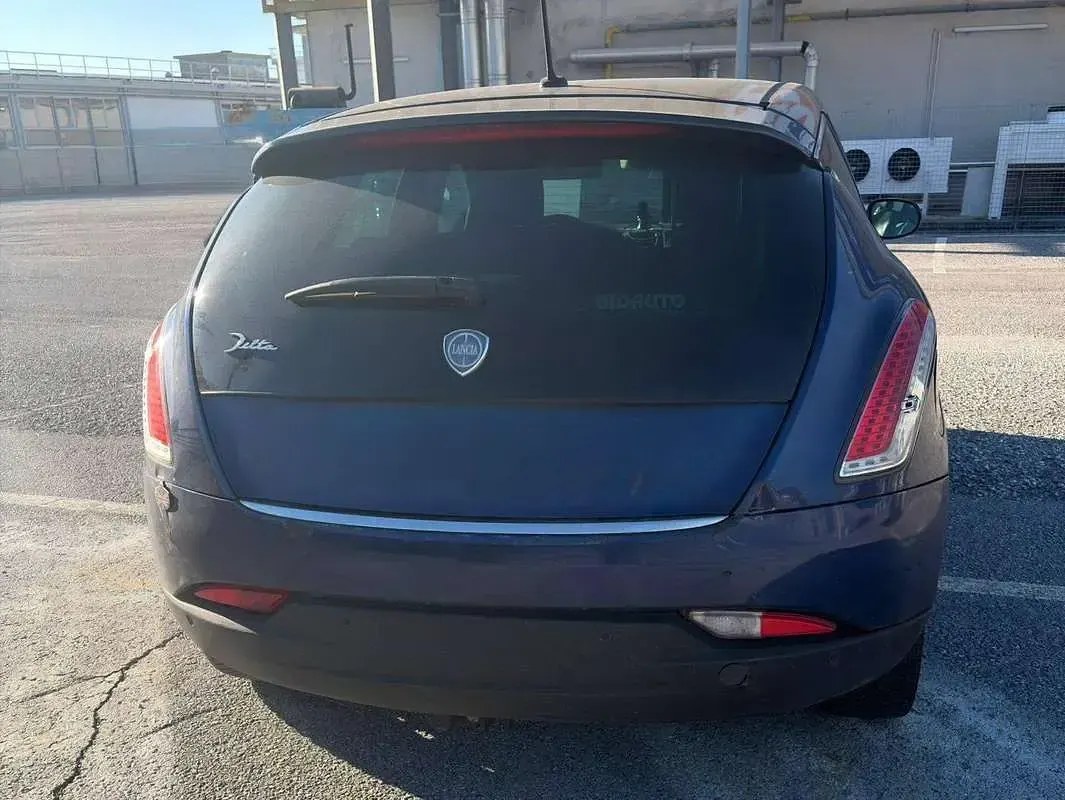 Usata Lancia Delta 120 CV (88 kW) 2010 Blu/azzurro Utilitaria