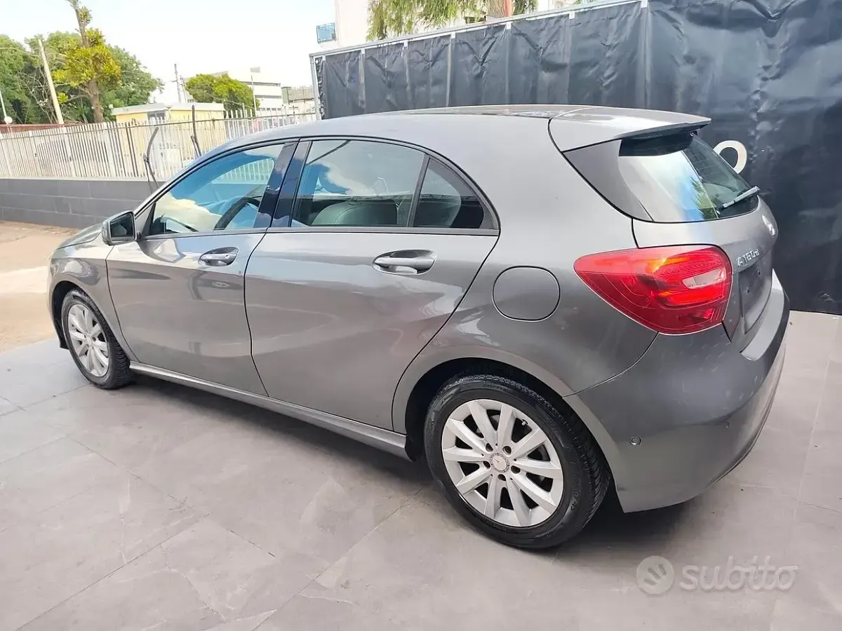 Usata Mercedes A180 109 CV (80 kW) 2016 Grigio Utilitaria