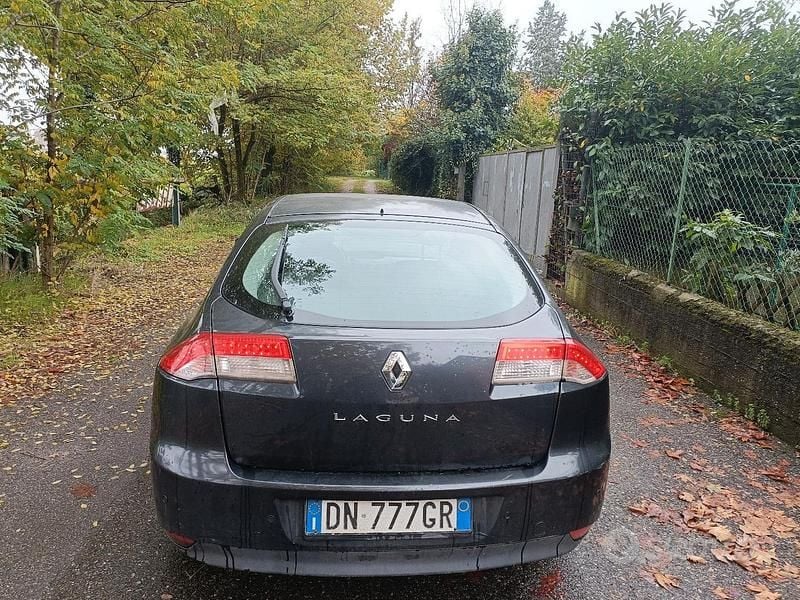 Usata Renault Laguna III 110 CV (80 kW) 2008 Grigio Berlina