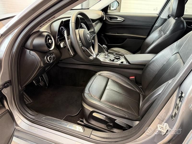 Usata Alfa Romeo Giulia Super 180 CV (132 kW) 2016 Grigio Berlina
