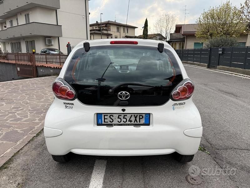 Usata Toyota Aygo Connect Style 68 CV (50 kW) 2013 Grigio Utilitaria