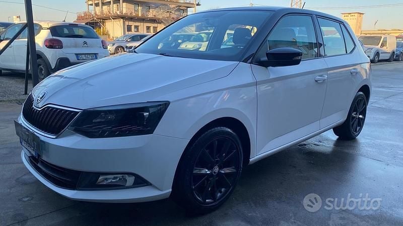 Bianco Usata 2017 Skoda Fabia Executive Tre volumi | 8900 € (Buon prezzo) - Immagine 1/4