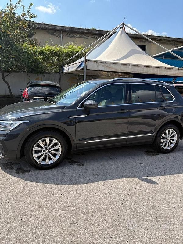 Usata VW Tiguan 150 CV (110 kW) 2023 Grigio SUV