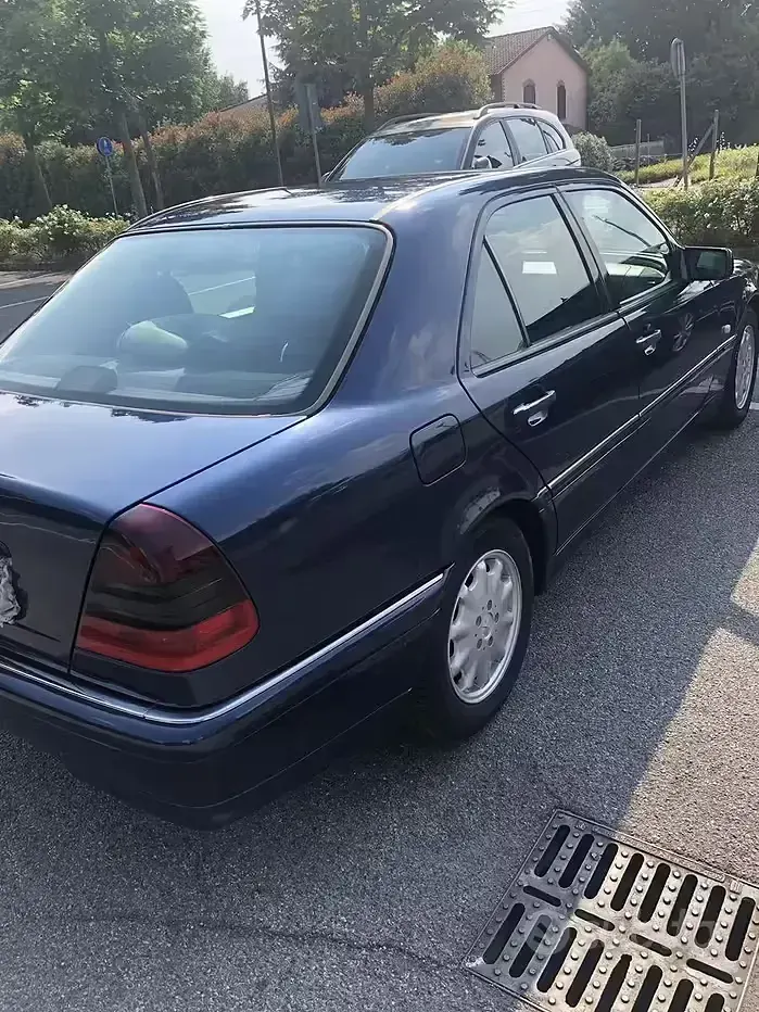Begagnad Mercedes C180 Elegance 122 HK (89 kW) 1999 Blå Sedan