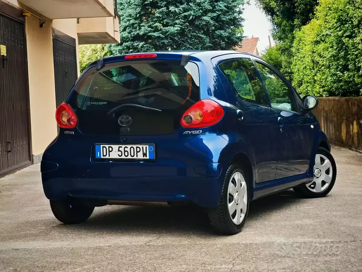 Usata Toyota Aygo 68 CV (50 kW) 2008 Blu Utilitaria
