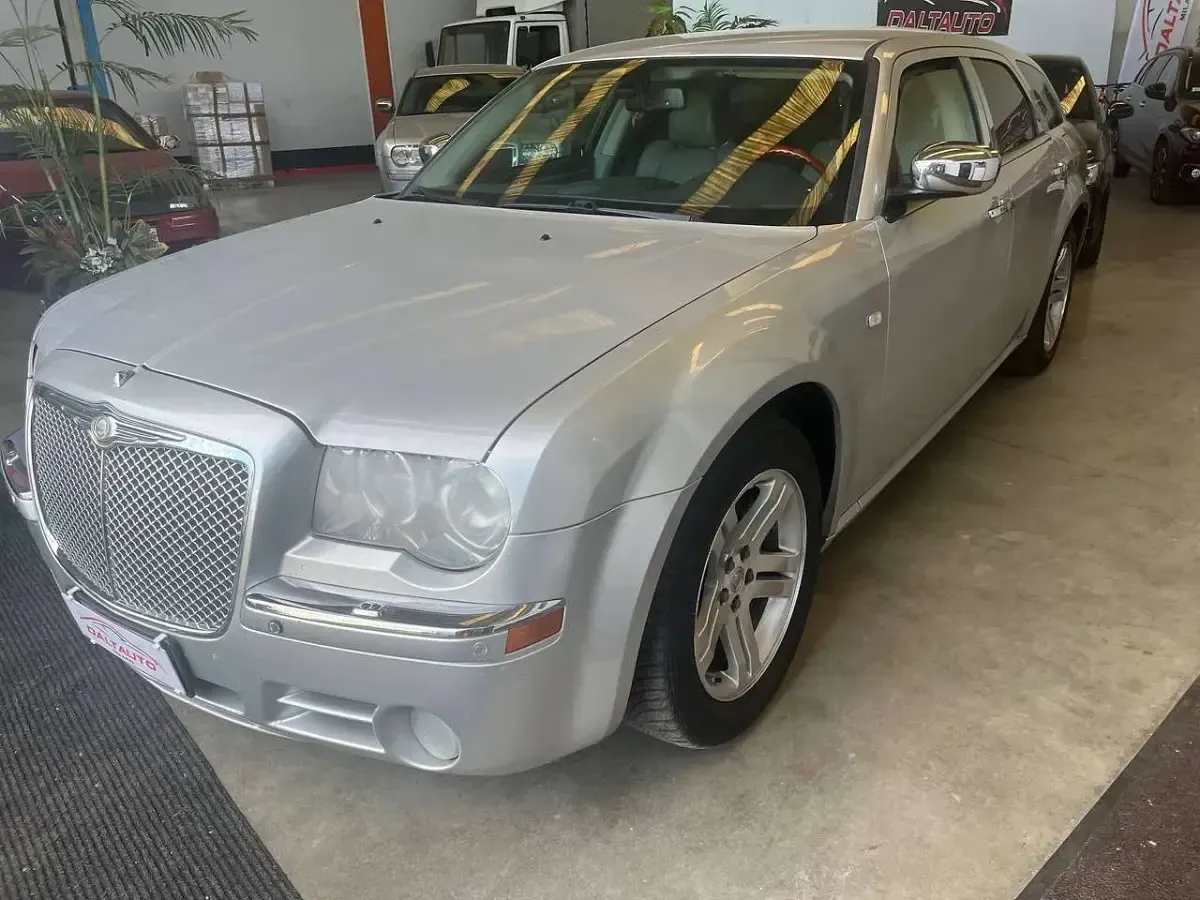 Usata Chrysler 300C Touring 218 CV (160 kW) 2006 Grigio metallizzato Station wagon