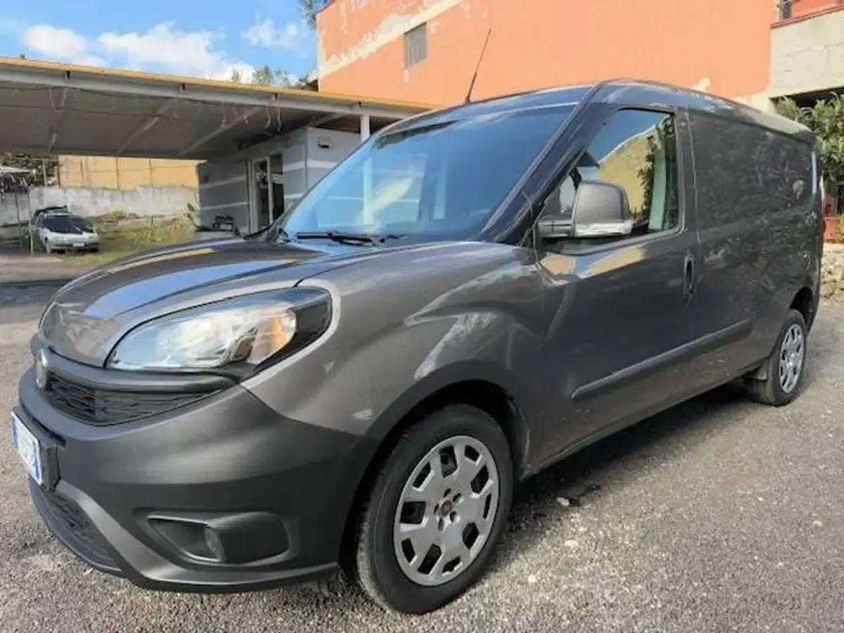 Usata Fiat Doblò 95 CV (69 kW) 2019 Grigio Monovolume