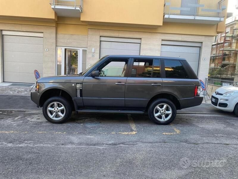 Usata Land Rover Range Rover Vogue 177 CV (130 kW) 2002 Grigio SUV