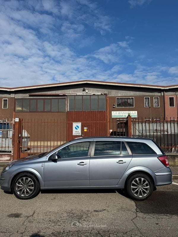 Usata Opel Astra 116 CV (85 kW) 2010 Argento Station wagon