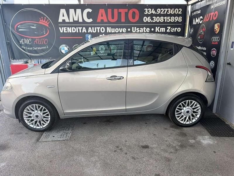 Usata Lancia Ypsilon Platinum 69 CV (50 kW) 2014 Oro Utilitaria