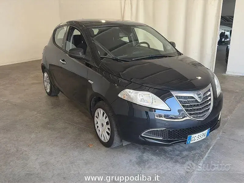 Usata Lancia Ypsilon Silver 69 CV (50 kW) 2013 Nero Utilitaria