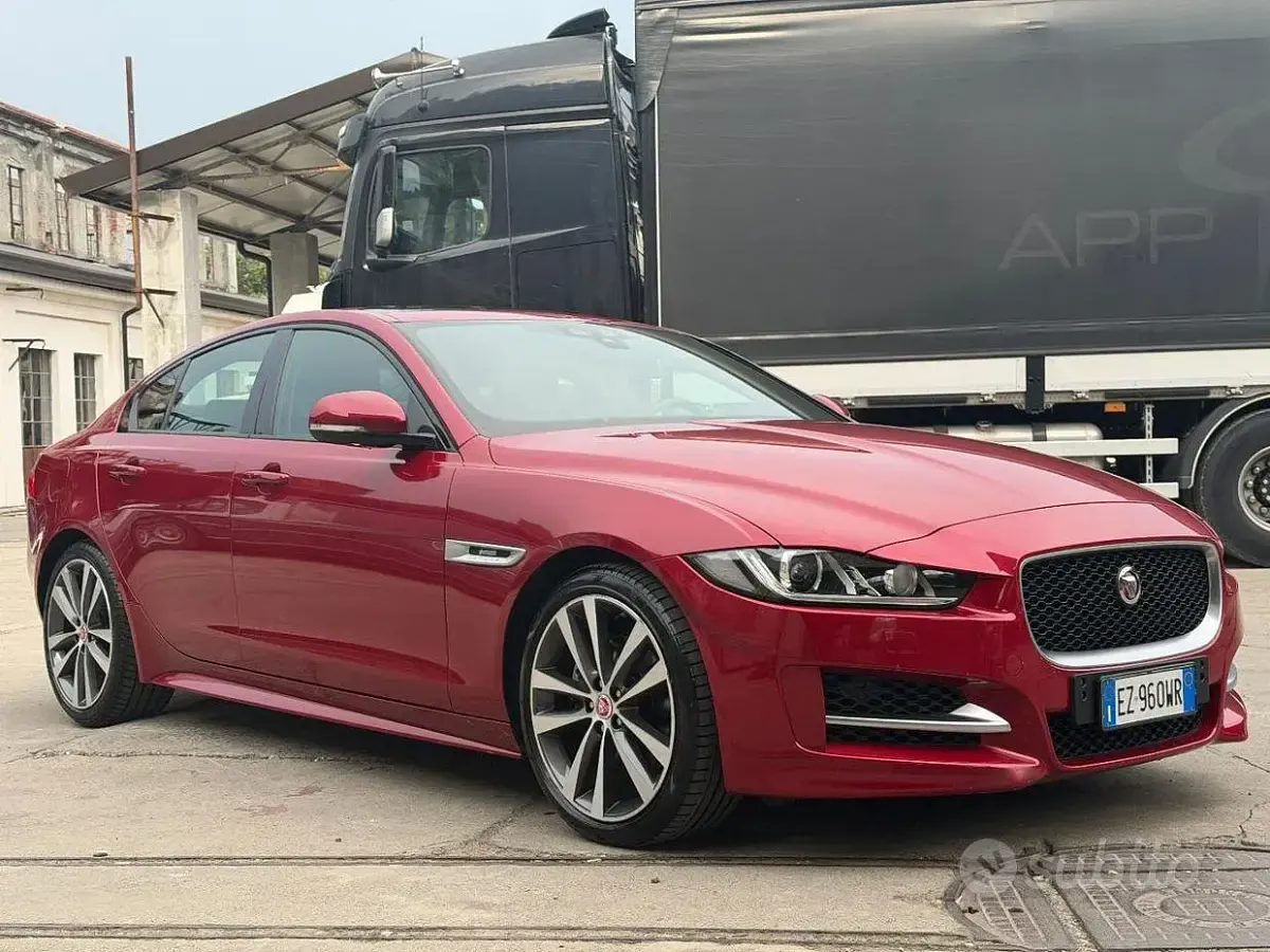Usata Jaguar XE R-Sport 179 CV (131 kW) 2015 Rosso Berlina