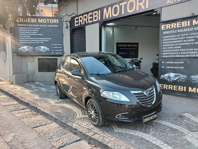 Usata Lancia Ypsilon S 95 CV (69 kW) 2013 Nero Utilitaria