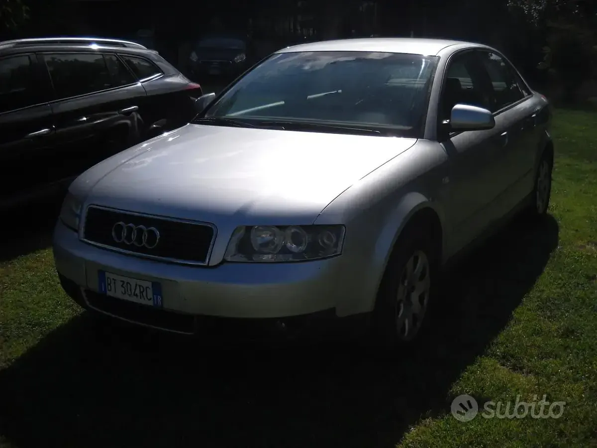 Usata Audi A4 101 CV (74 kW) 2002 Grigio Berlina