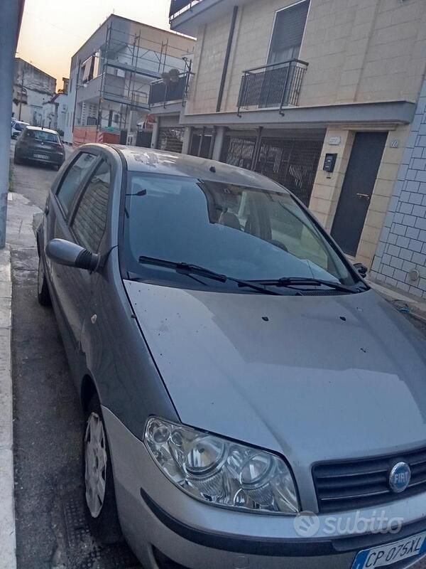 Usata Fiat Punto 80 CV (58 kW) 2004 Grigio Utilitaria