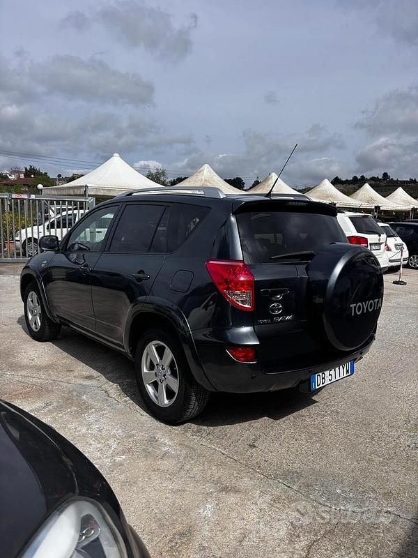 Usata Toyota RAV4 Luxury 177 CV (130 kW) 2006 Grigio SUV