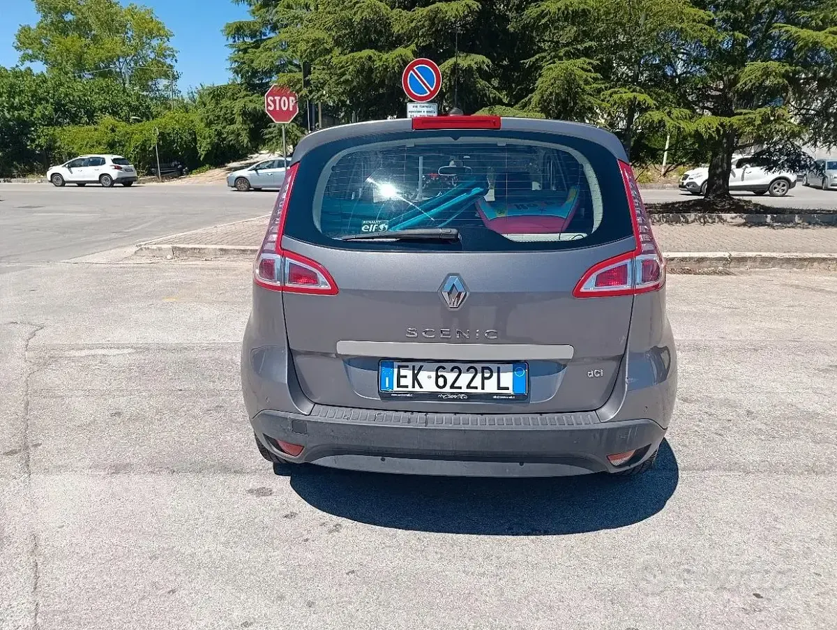Usata Renault Scénic III Luxe 110 CV (80 kW) 2011 Grigio Monovolume