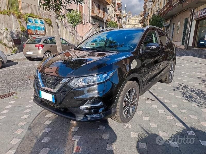 Usata Nissan Qashqai N-Connecta 111 CV (81 kW) 2018 Nero SUV