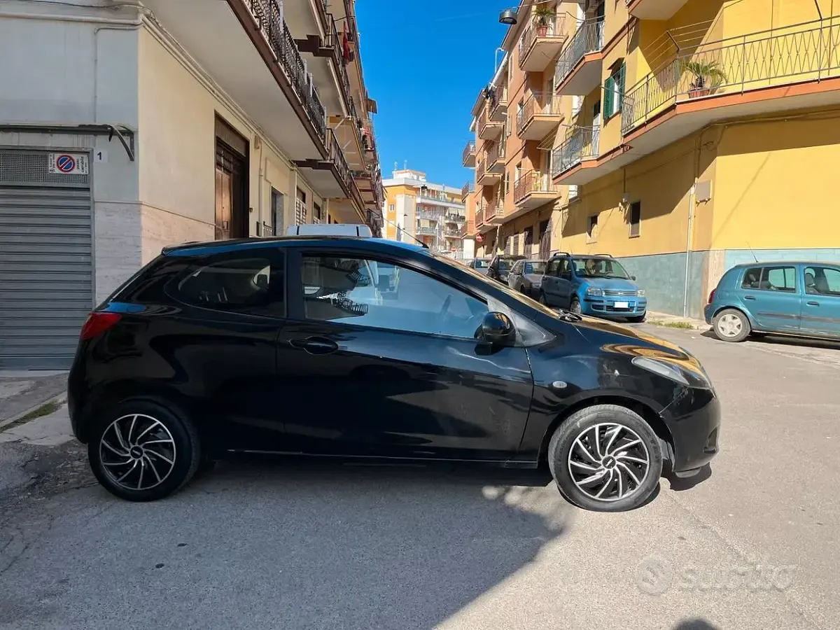 Usata Mazda 2 75 CV (55 kW) 2008 Nero Utilitaria