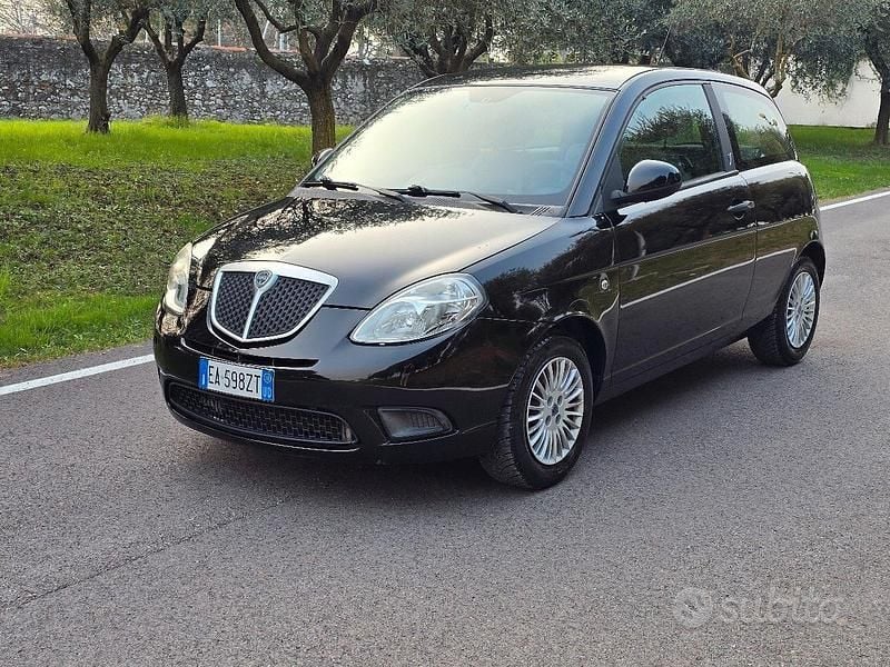 Usata Lancia Ypsilon 60 CV (44 kW) 2010 Nero Utilitaria