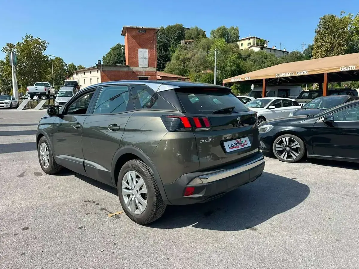 Usata Peugeot 3008 Business-Line 131 CV (96 kW) 2020 Verde SUV