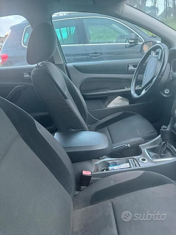 Usata Ford Focus 100 CV (73 kW) 2012 Grigio Berlina