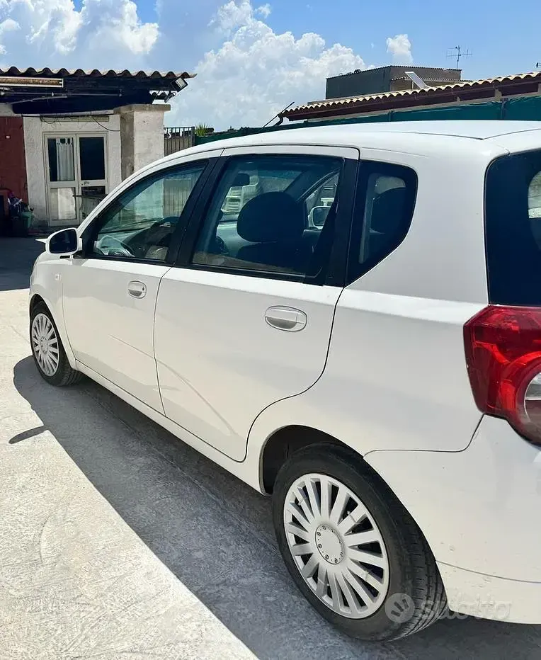 Usata Chevrolet Aveo 84 CV (61 kW) 2009 Bianco Berlina