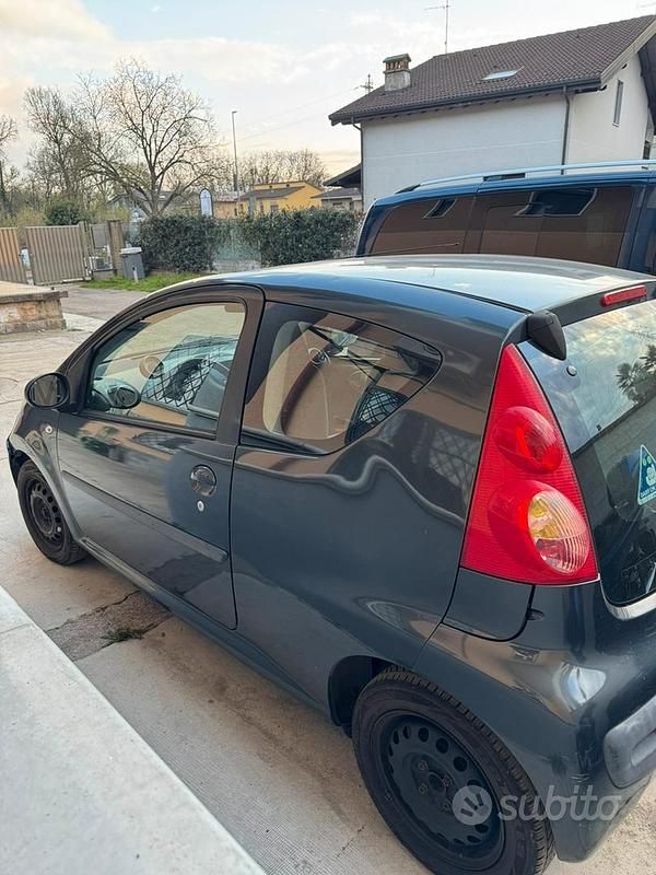 Usata Peugeot 107 68 CV (50 kW) 2007 Utilitaria