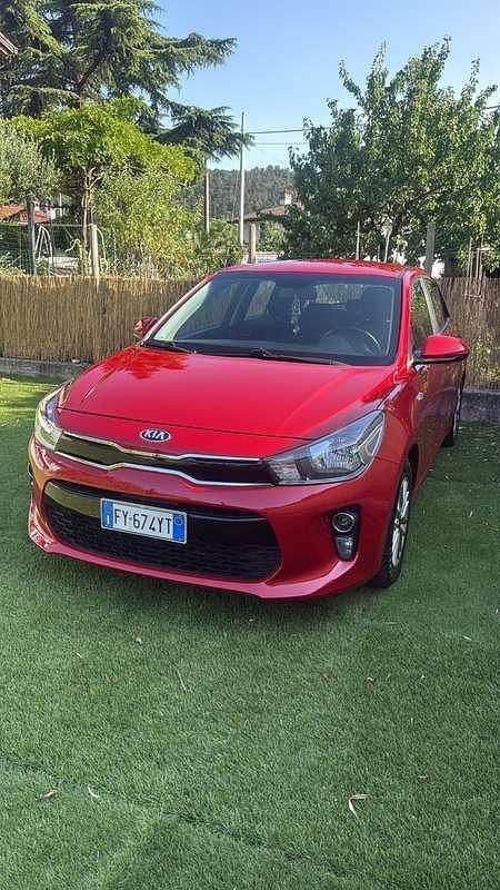 Usata Kia Rio 101 CV (74 kW) 2020 Rosso Berlina
