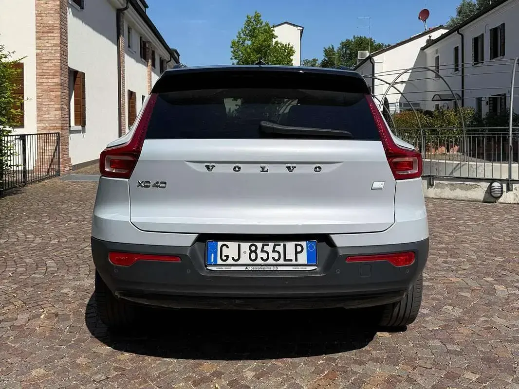 Usata Volvo XC40 R-Design 179 CV (131 kW) 2022 Argento SUV